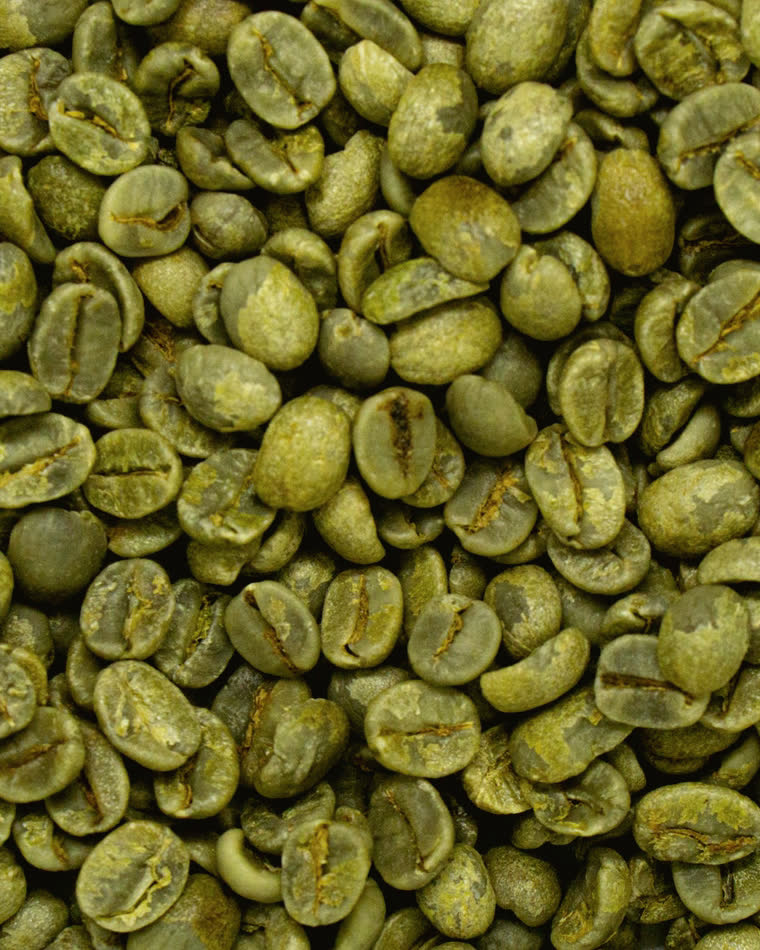 حبوب بنّ أخضر سائبة.